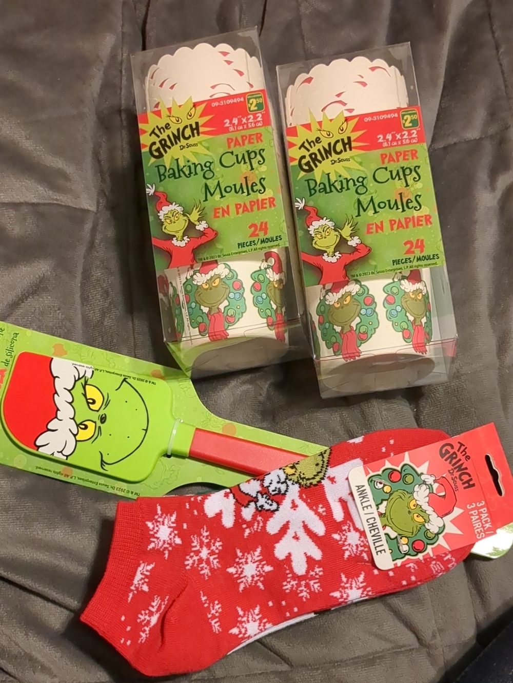🎄 The Grinch Holiday Baking Cups, Spatula & Cozy Ankle Socks